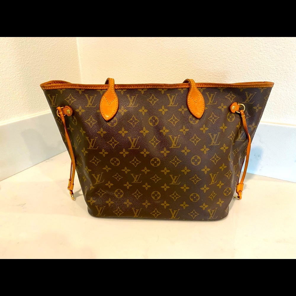 Authentic Never full Louis Vuitton Bag-medium